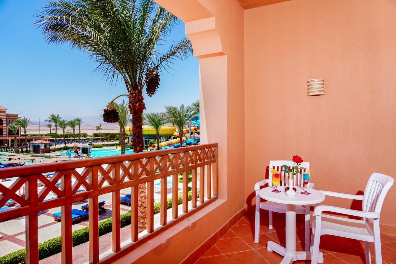 Hotel Charmillion Club Aquapark Šarm aš-Šajch Exteriér fotografie A balcony