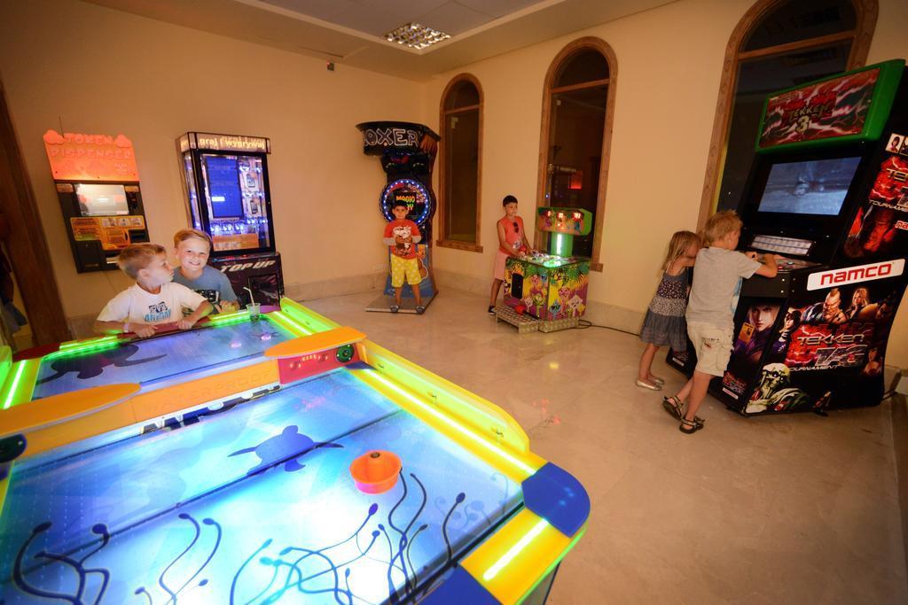 Hotel Charmillion Club Aquapark Šarm aš-Šajch Exteriér fotografie Air hockey table