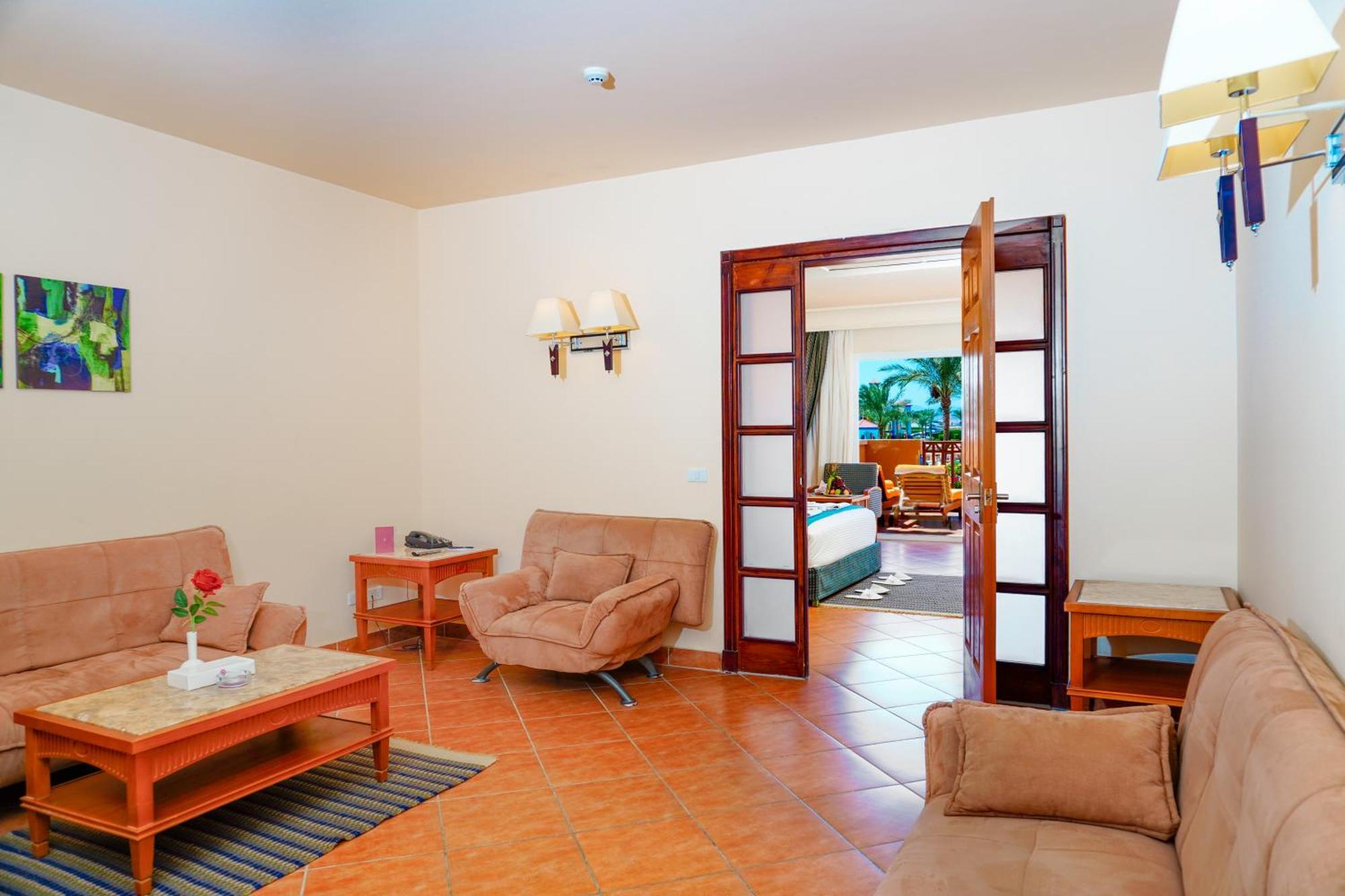 Hotel Charmillion Club Aquapark Šarm aš-Šajch Pokoj fotografie A suite at the hotel